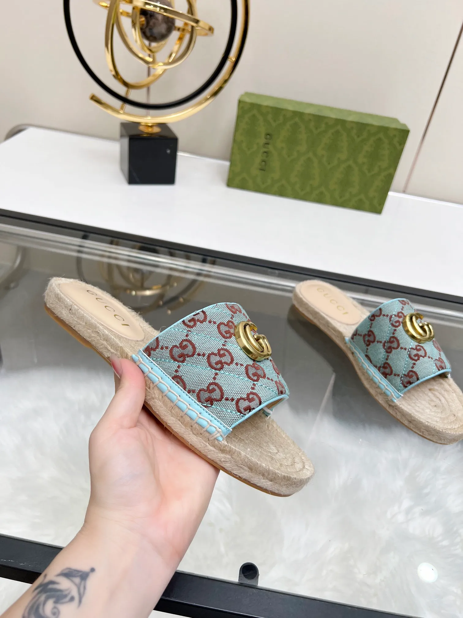👟👟Ex-factory price 320👟👟 Gucci slippers fisherman shoes new color Injection molded one-piece straw bottom, high-end quality Fabric: Double G imported fabric Lining: sheepskin lining Code number: 35~42 Fabric styles include apricot, floral, pink, black, blue, burgundy, champagne, green, orange, cyan, starry sky, more than 30 colors to choose from, many colors to be updated in the future ,,,,,,,,